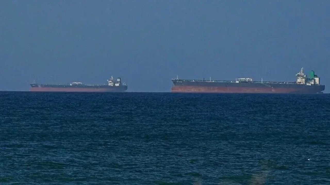 Hürmüz Boğazı'nda tarihi düşüş: Bir günde sadece 2 tanker geçti