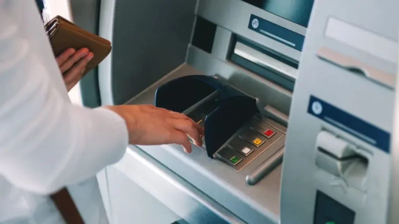 ATM'lerde yeni dönem: Değeri küçük paralar kabul edilmiyor