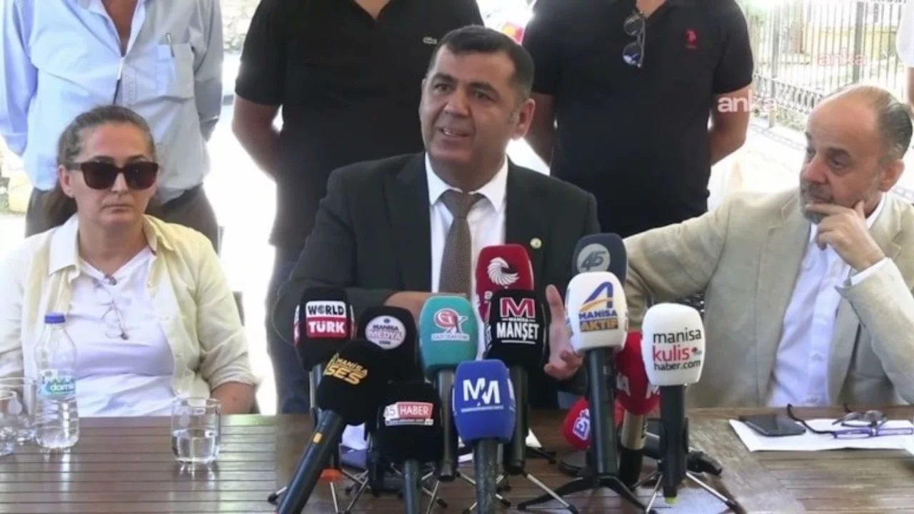CHP Manisa İl Başkanı Uzun görevinden ayrıldı