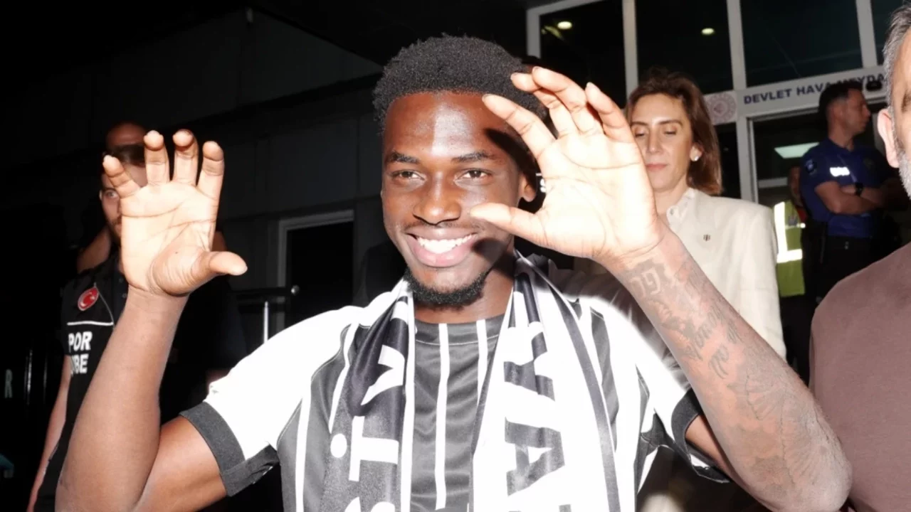 Beşiktaş'ın yeni transferi Ernest Poku, İstanbul'a geldi