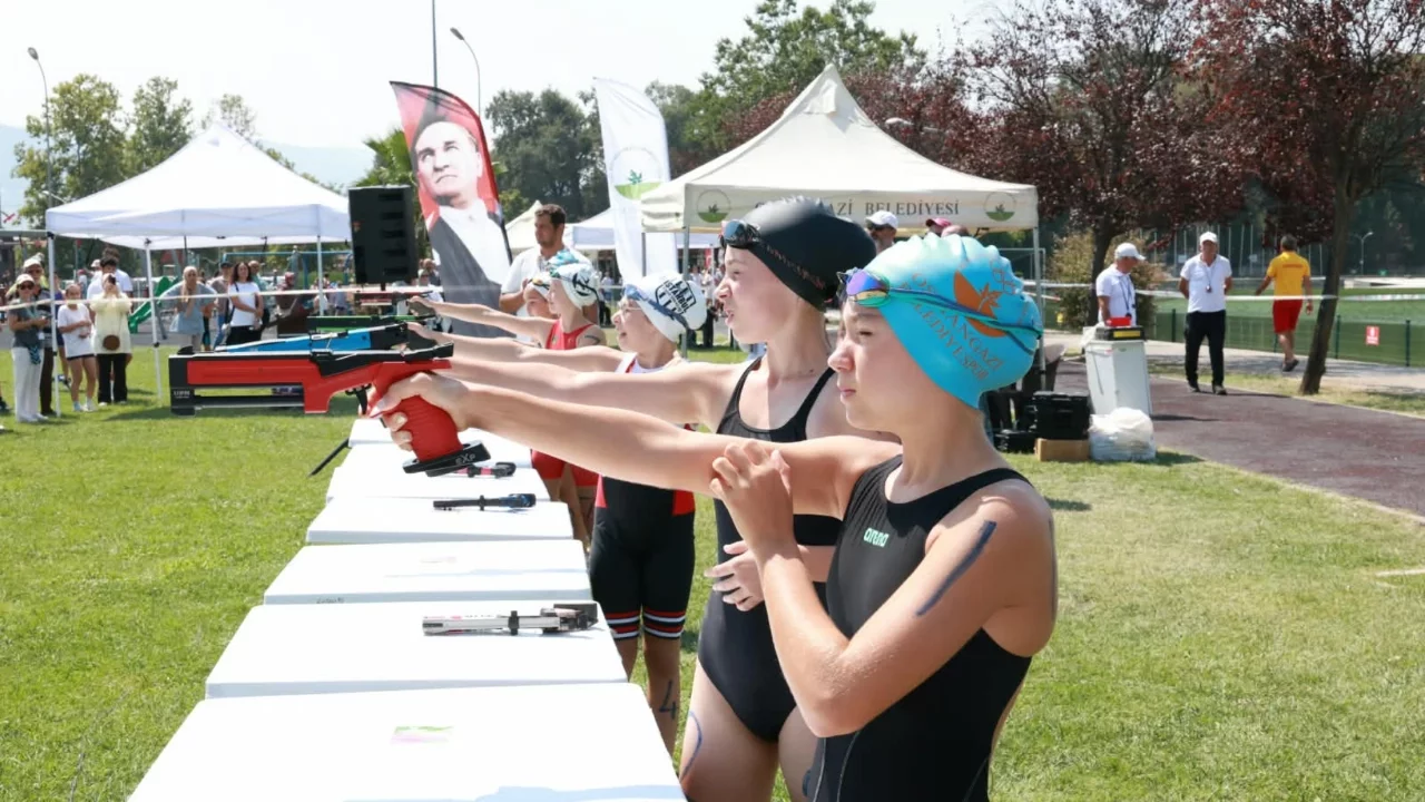 Osmangazi'de Triathle yarışları, sporseverlere heyecan dolu anlar yaşattı