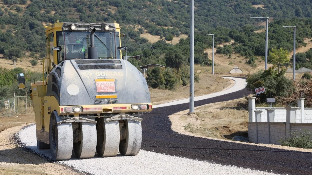 Bursa Büyükşehir Belediyesi 5 ilçede yolları yeniliyor
