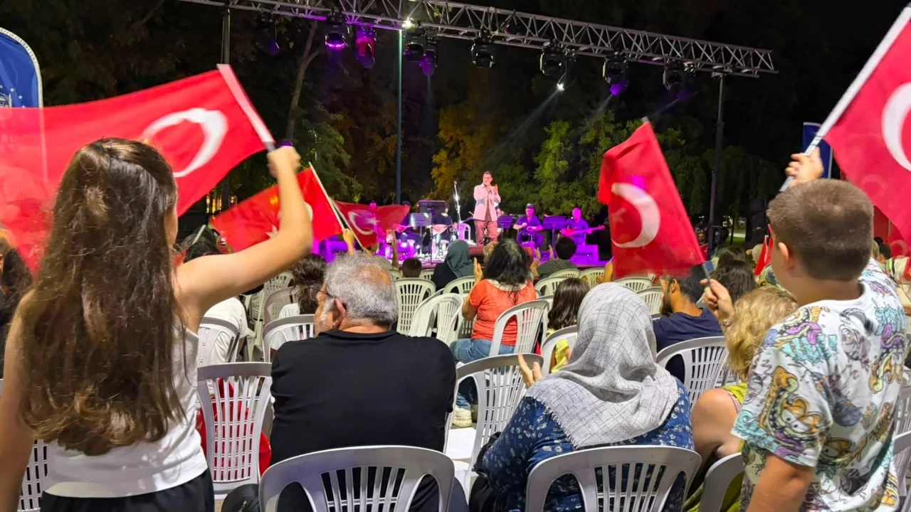 Bursa'da zafer haftası coşkusu Türk Halk Müziği ile başladı