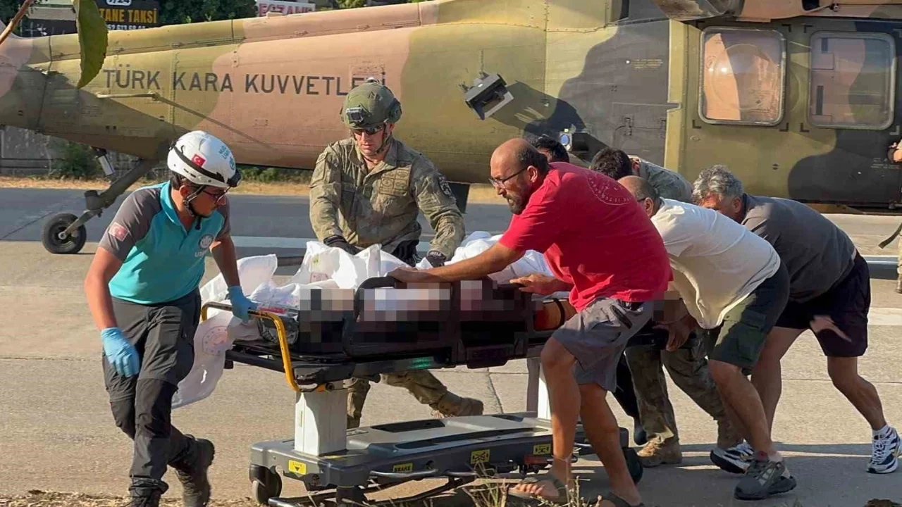 Paraşüt kazasında ölen iki kişinin cenazesi hastaneye getirildi