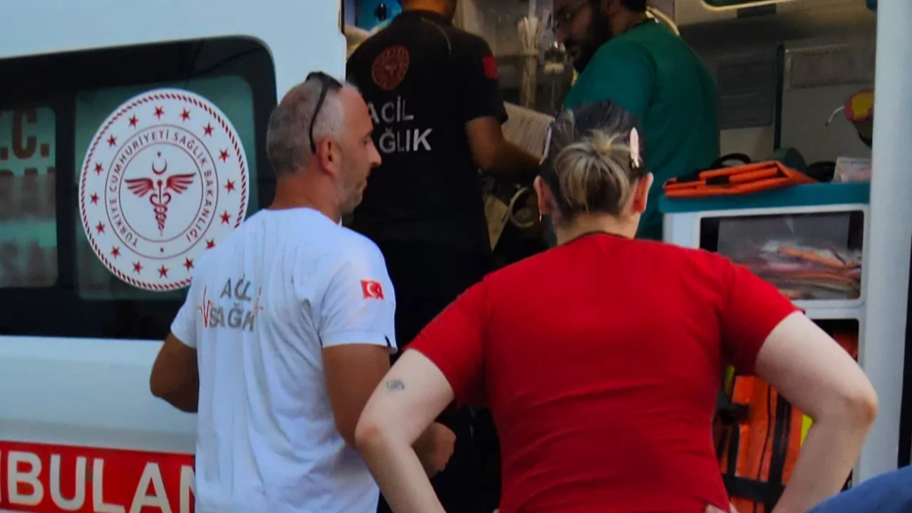 Sakarya'da havuza düşerek boğulma tehlikesi geçiren çocuk hastanede kurtarıldı