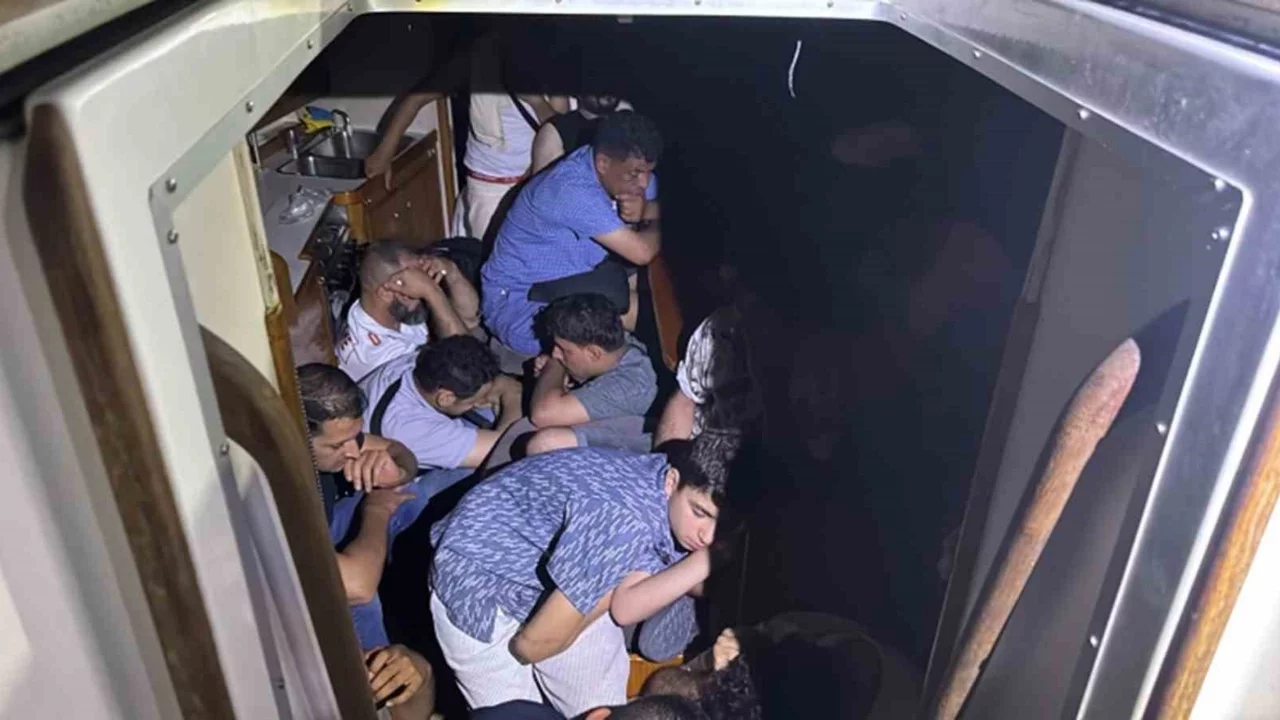 Muğla açıklarında 40 düzensiz göçmen ve 2 göçmen kaçakçısı yakalandı