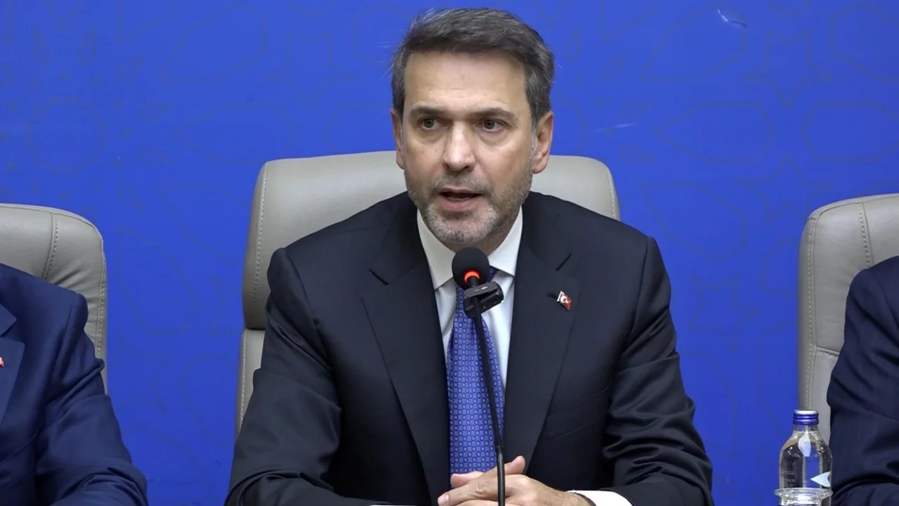 Bakan Bayraktar Bursa'da konuştu: "2028'de 17 milyon hanenin ihtiyacını Karadeniz'de ürettiğimiz ...