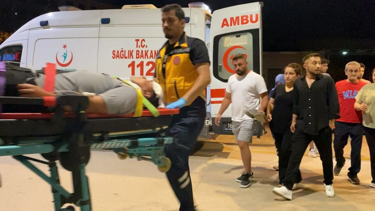 Bursa'da kavgada şişeyle yaralandı, tüfeğiyle geri dönüp ateş açtı: 2 yaralı