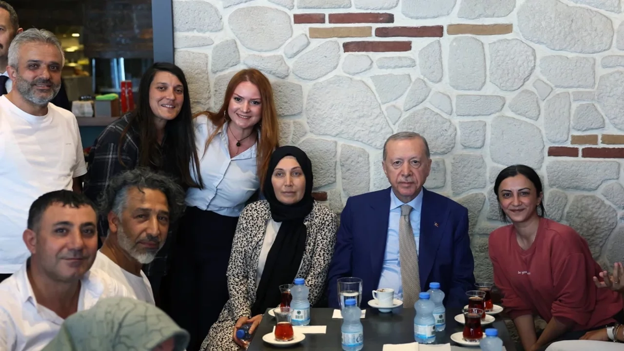 Cumhurbaşkanı Erdoğan'dan İstanbul'da esnaf ziyareti