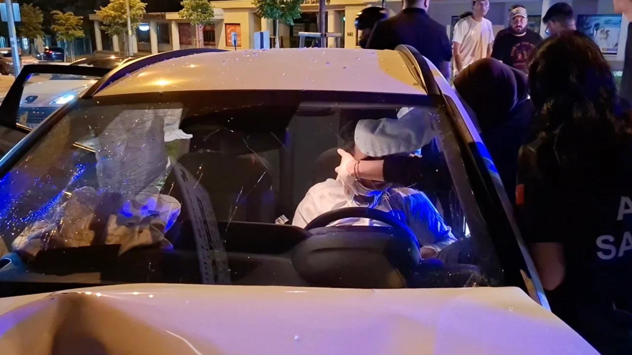 Bursa'da yolunu hızlı seçemeyen sürücü kaza yaptı