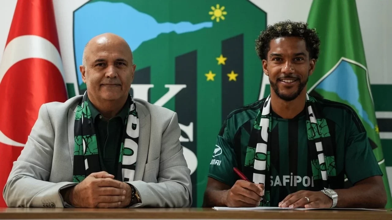 Kocaelispor, Fransa ile Avrupa şampiyonu olan golcü Florian Aye'yi transfer etti
