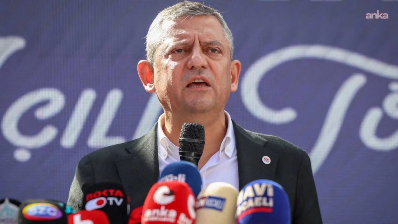 Özgür Özel'den Bakan Akın Gürlek'e 'İBB davası' yanıtı: 'Canlı yayın talebimiz ısrarla devam ediyor'