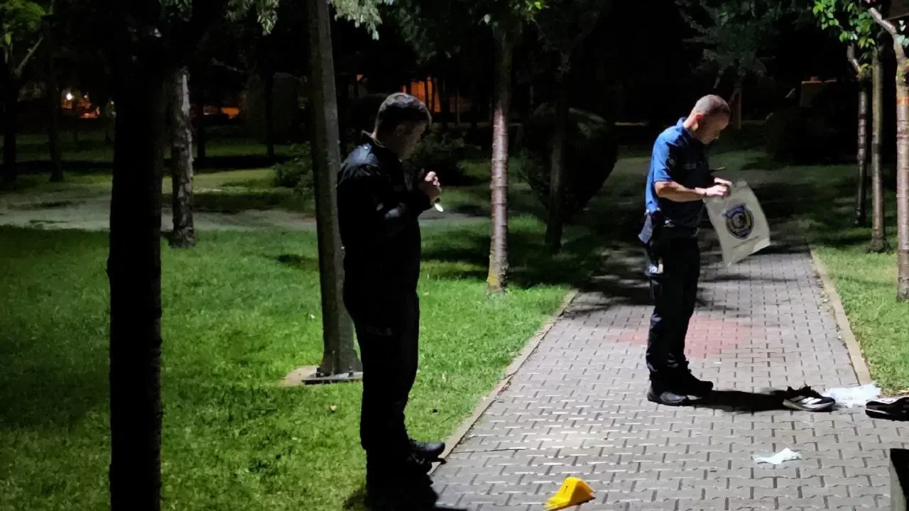 Parkta silahlı kavga: 2 kişi yaralandı