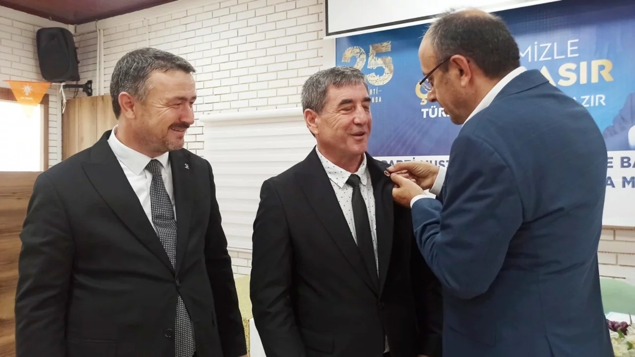 Bursa'da CHP'den istifa eden meclis üyesi AK Parti'ye geçti