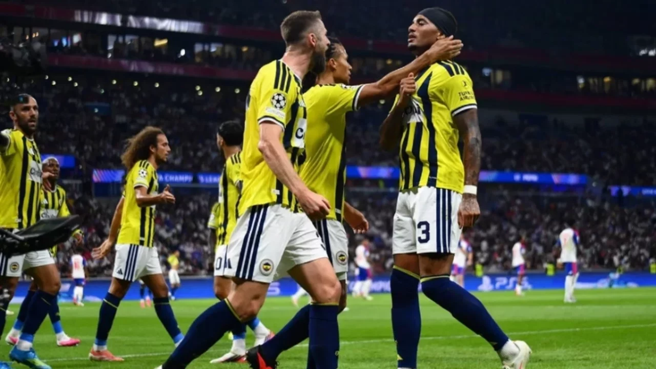 Fenerbahçe'nin Samsunspor maçı kamp kadrosu açıklandı