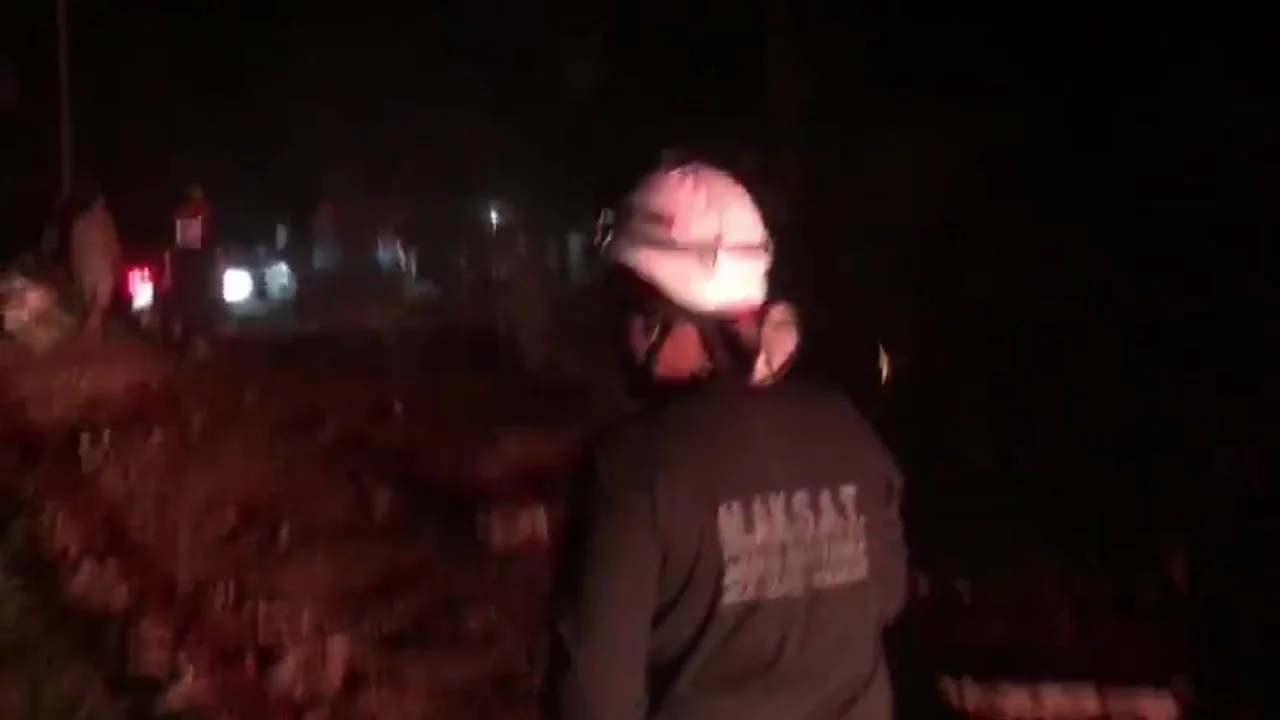 Kaş'taki orman yangını büyük ölçüde kontrol altında