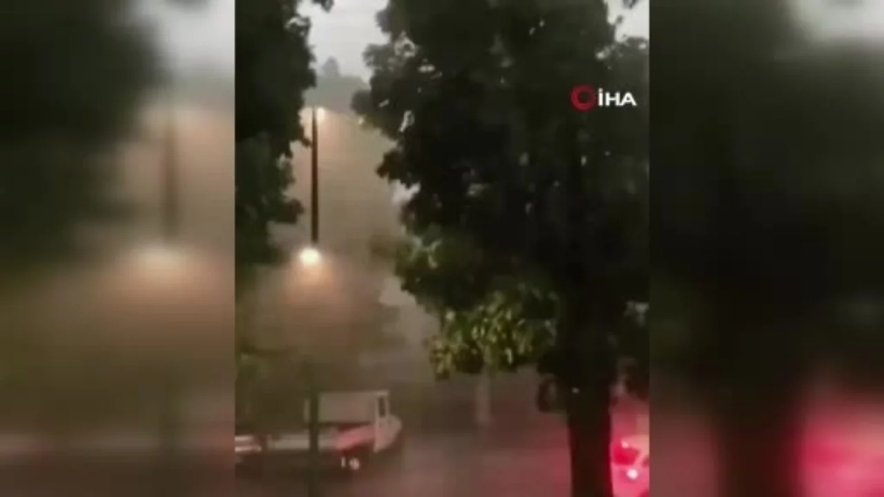 İtalya'nın kuzeyinde dolu yağışı ve fırtına: En az 10 bin araç zarar gördü