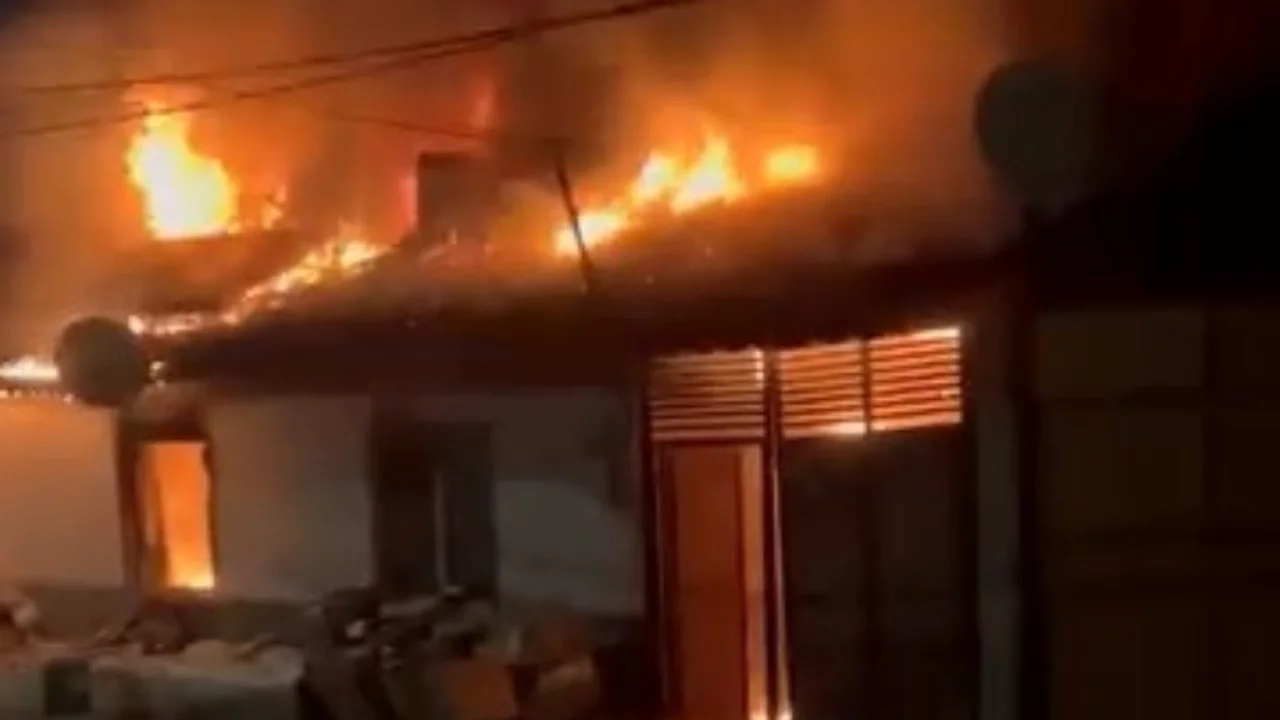 Bursa'da tek katlı ev küle döndü