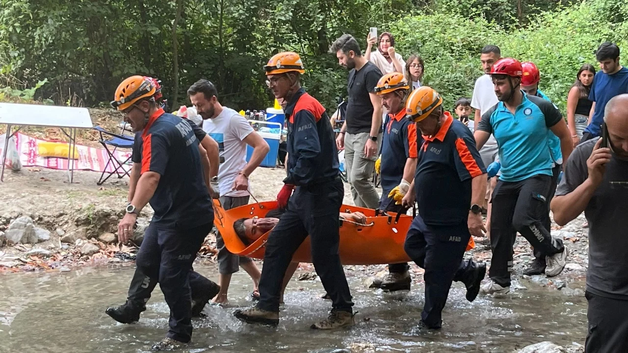 Bursa'da yürüyüş yaparken dere yatağına düşen vatandaş kurtarıldı
