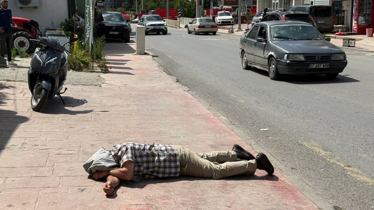 Sakarya'da alkollü şahıs ekiplere "Ben mevtayım" diyerek direndi