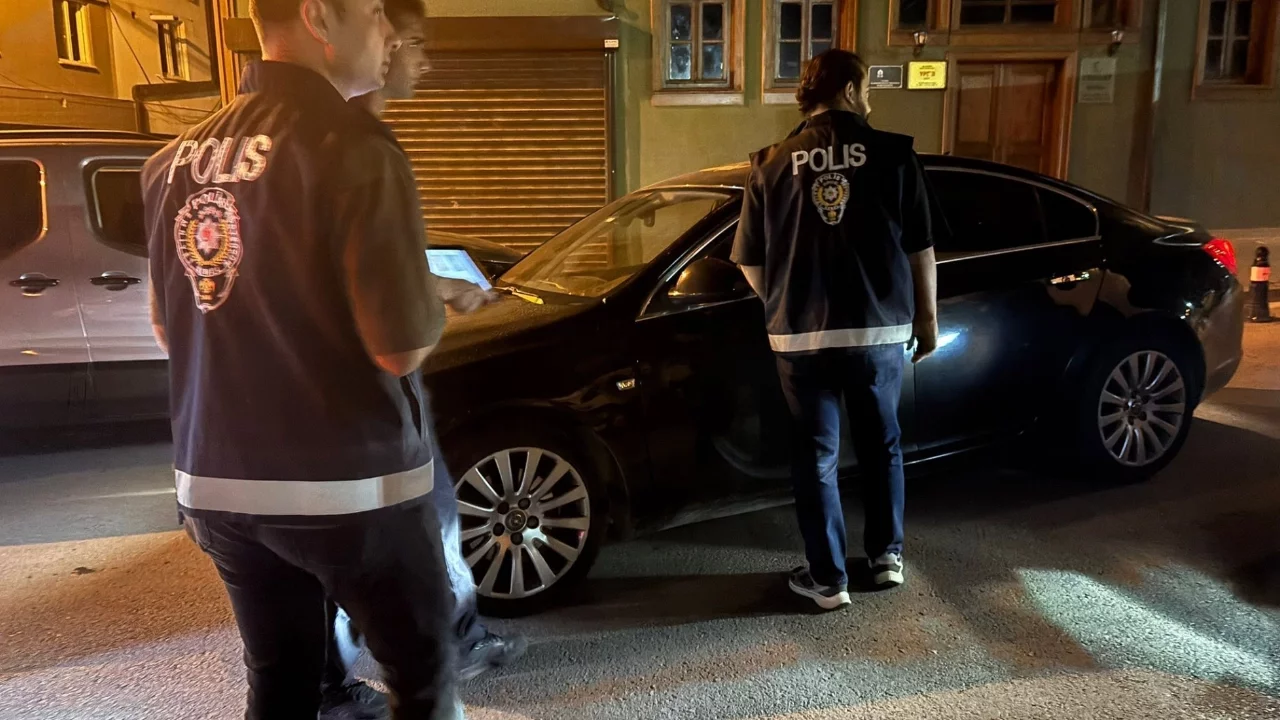 Bursa'da 'Huzur' denetimi: 3 aranan şahıs yakalandı