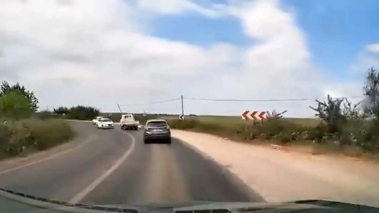 Bursa'da viraja hızlı giren otomobil kazaya sebep oldu