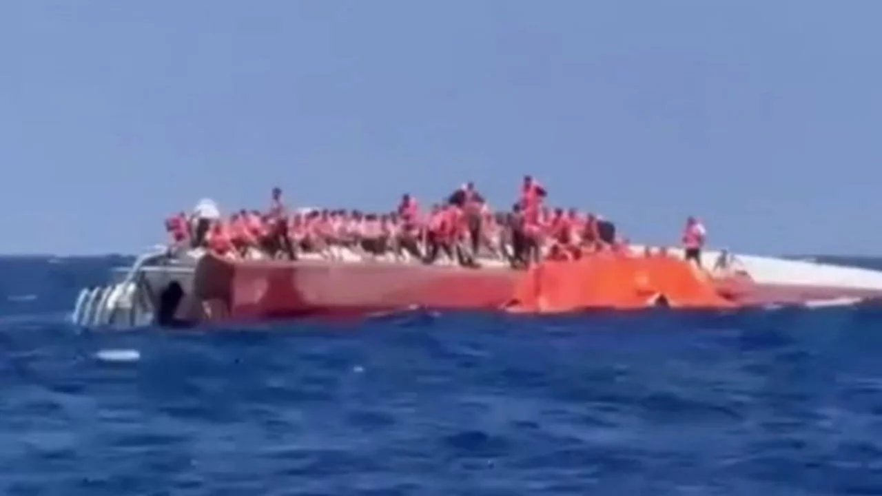 Girne açıklarında yolcu gemisi battı