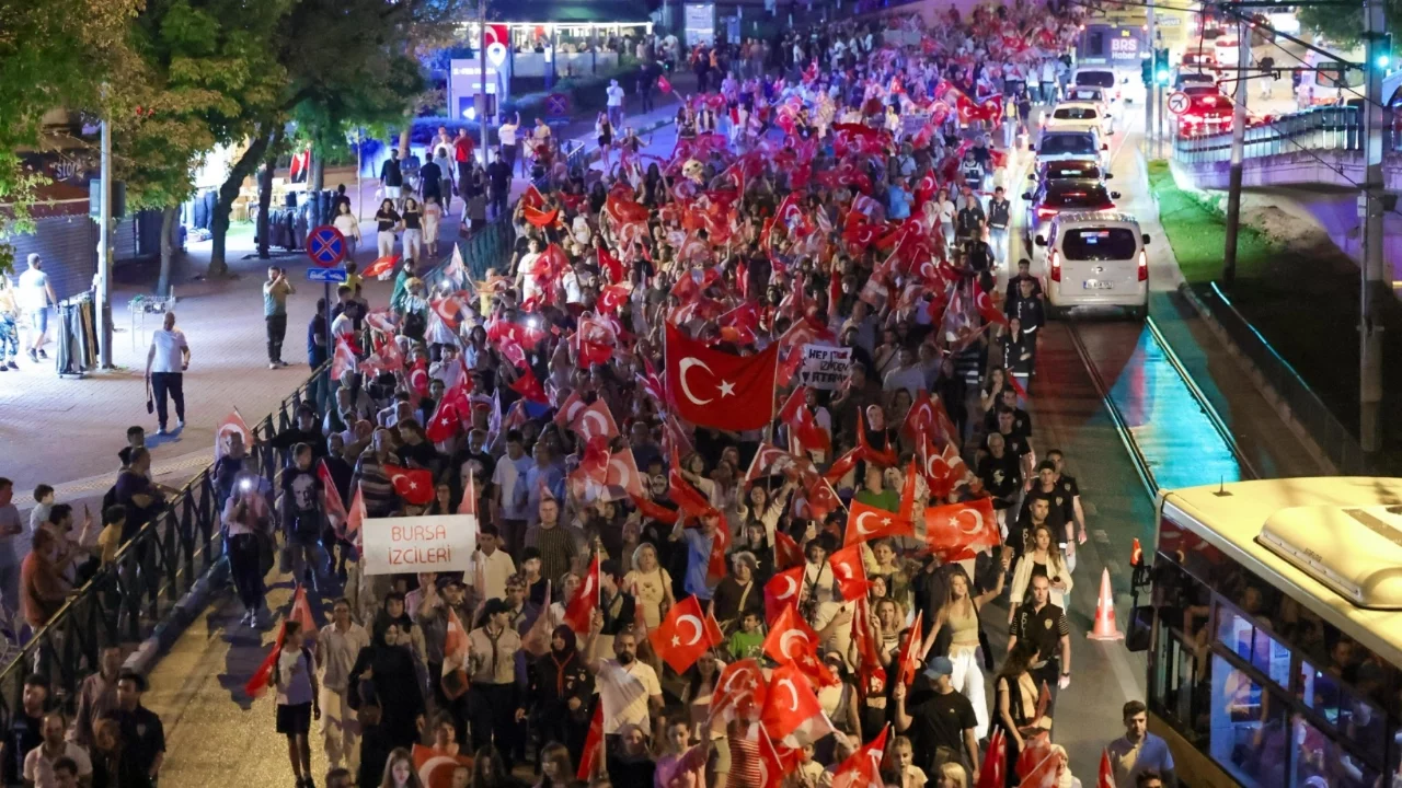 30 Ağustos Zafer Bayramı'nın 104'üncü yıl dönümünde Bursalılar tek yürek oldu