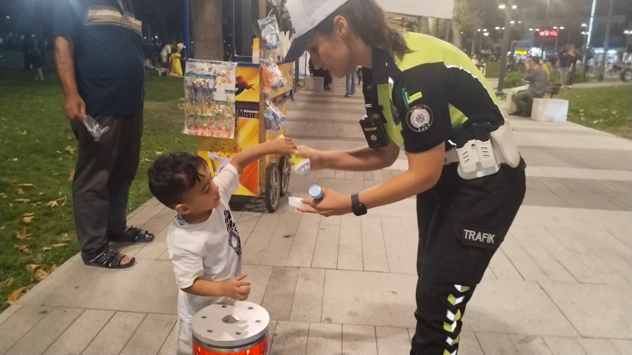 Bursa'da parkta kaybolan 3 yaşındaki çocuk polisi görünce yardım istedi