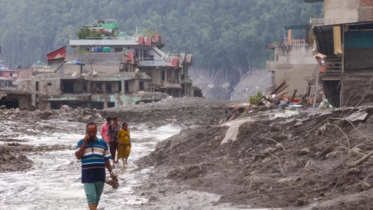 Nepal'deki selde hayatını kaybedenlerin sayısı 794'e yükseldi