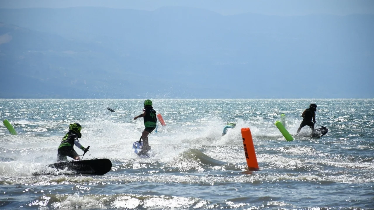 Bursa İznik Gölü'nde adrenalin zirve yaptı