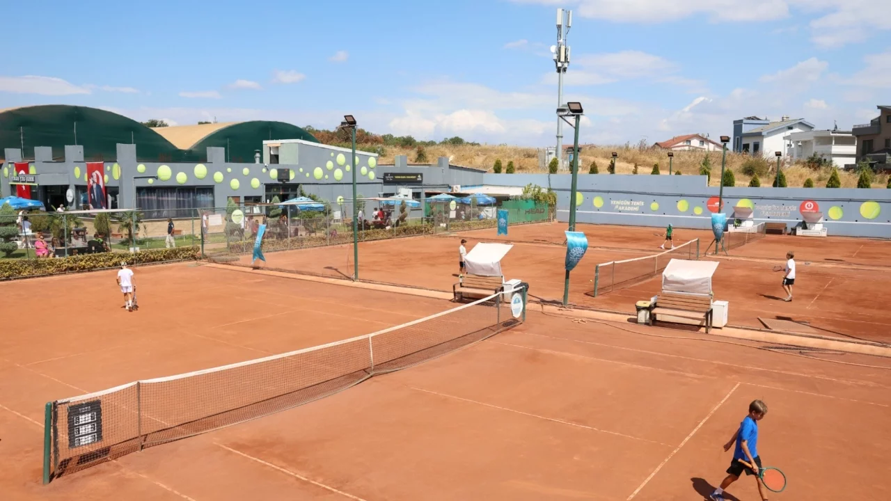 Nilüfer'de 30 Ağustos Zafer Bayramı Tenis Turnuvası tamamlandı