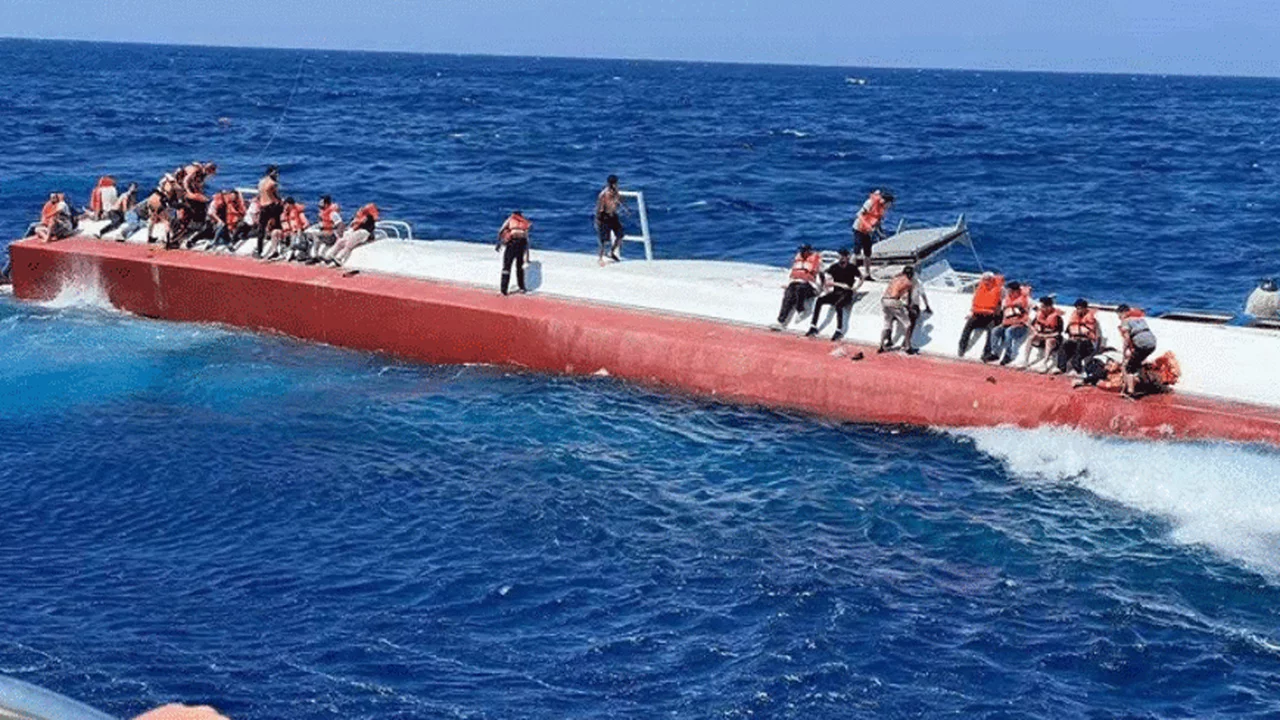 Girne'de feribot faciasında 2'nci gün: Kayıp 18 kişiyi arama çalışmaları havadan destekli başladı