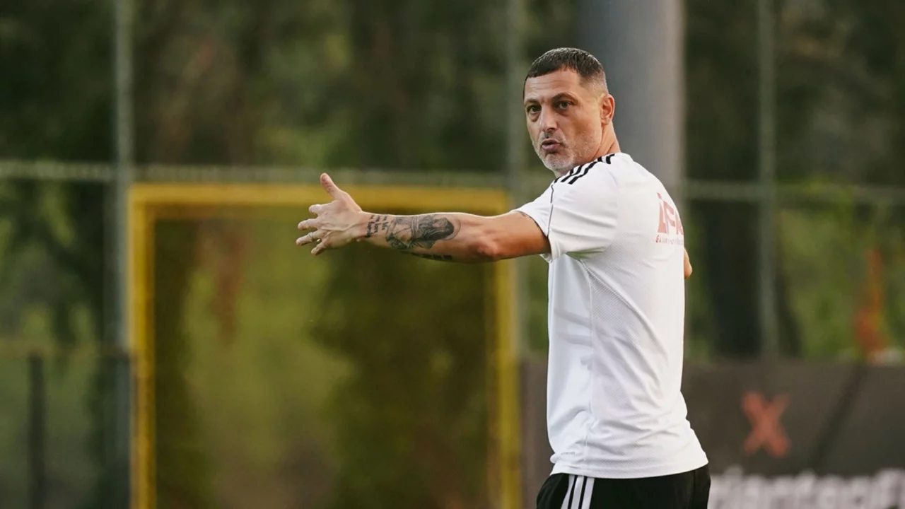 Süper Lig'de ilk teknik direktör ayrılığı yaşandı: Sözleşmesi feshedildi