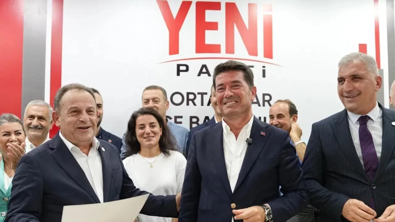 Ortahisar Belediye Başkanı Ahmet Kaya, 21 belediye meclisi üyesiyle birlikte YENİ Parti'ye geçti