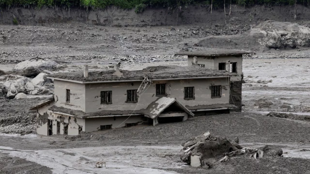 Nepal'deki selde hayatını kaybedenlerin sayısı 939'a çıktı