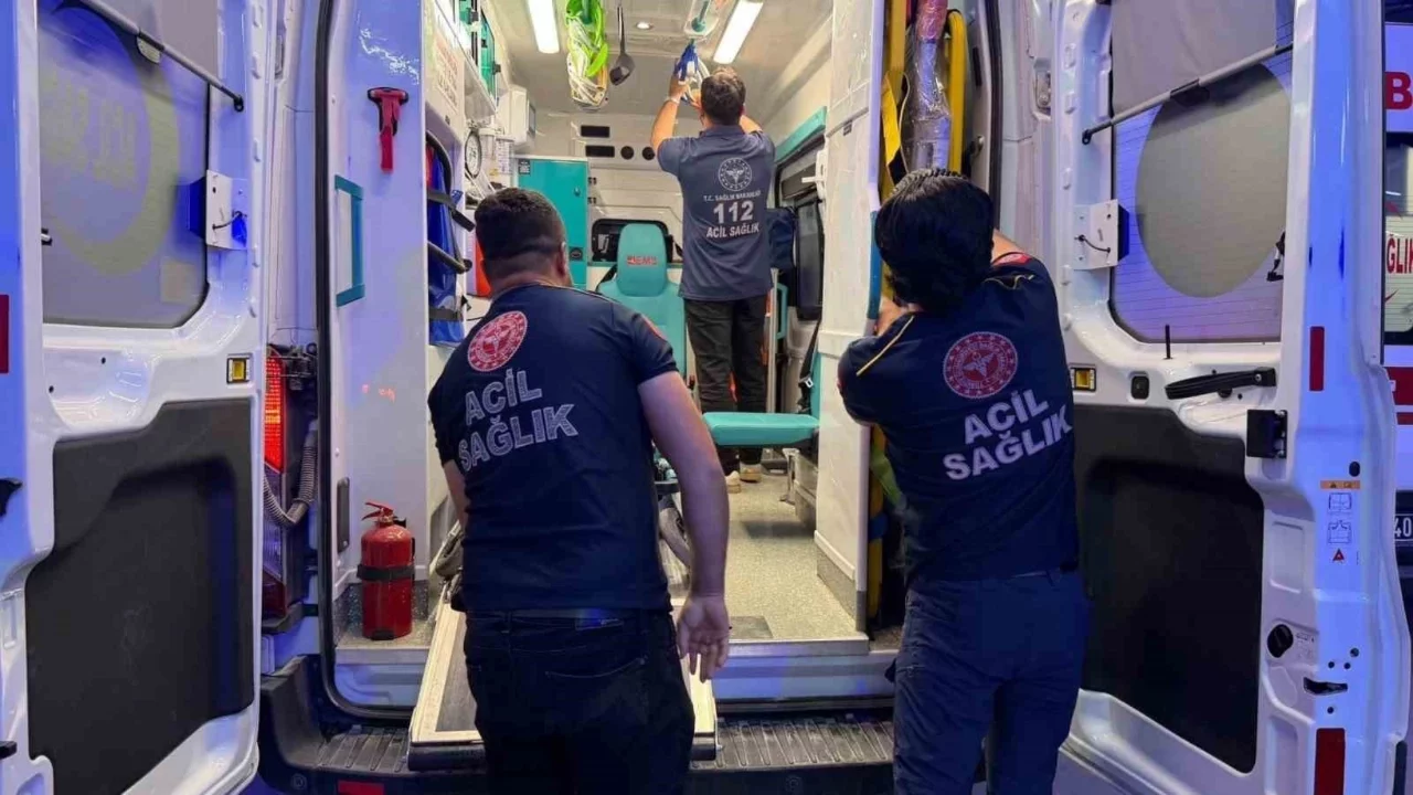 İki arkadaş arasındaki bıçaklı şakalaşma hastanede bitti