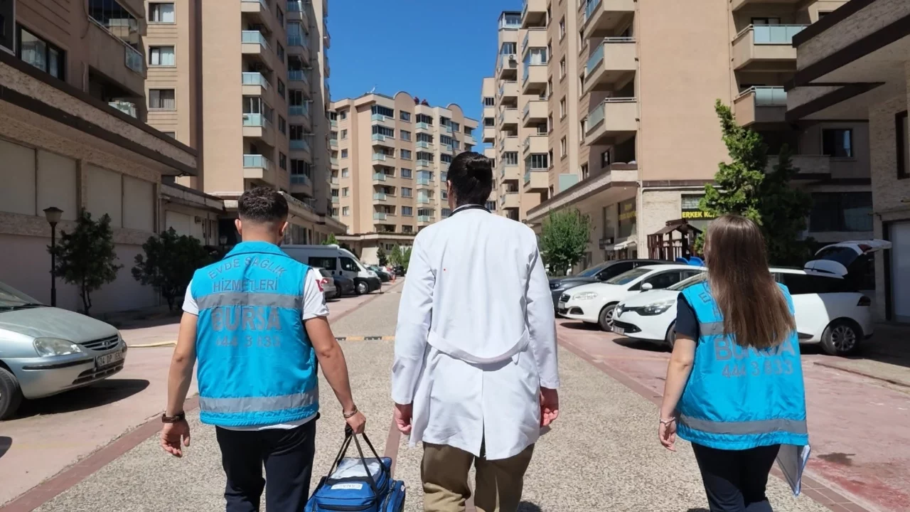 Evde sağlık hizmetleri gönüllere dokunuyor