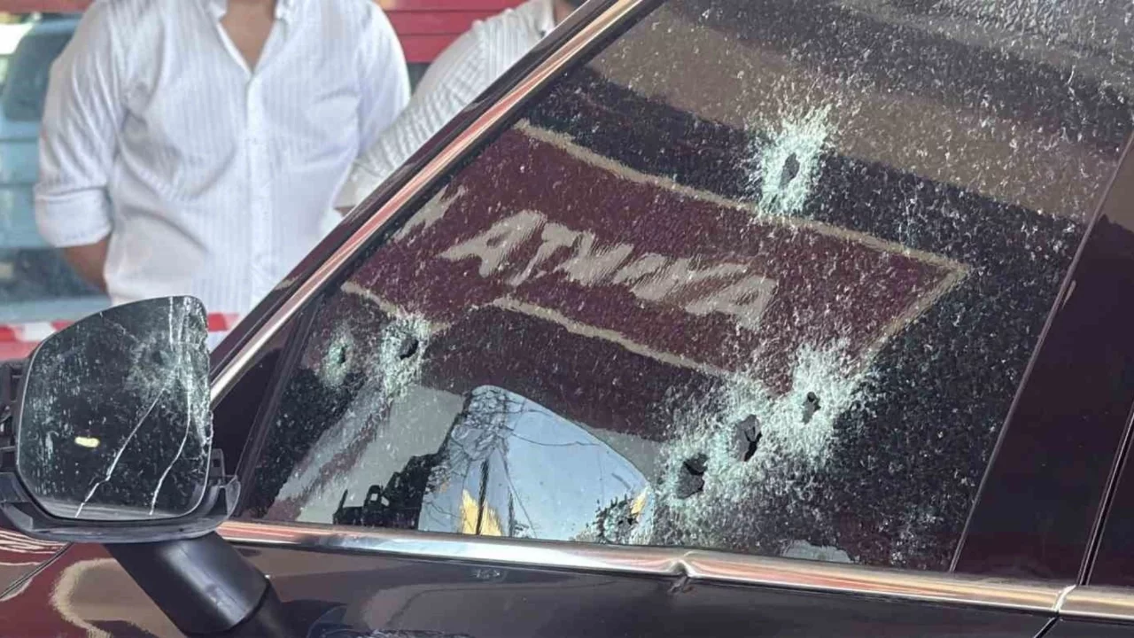 Diyarbakır'da ışıkta duran otomobile silahlı saldırı