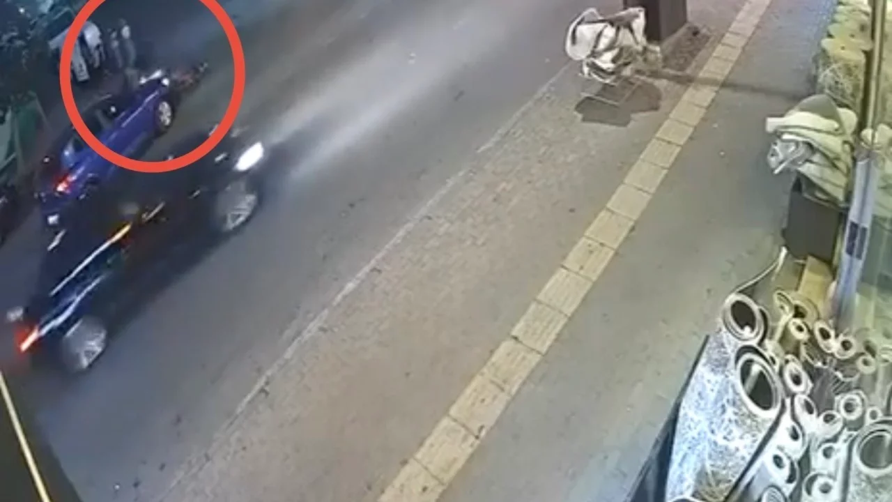 Bursa'da otomobille çarpışan motokurye yaralandı