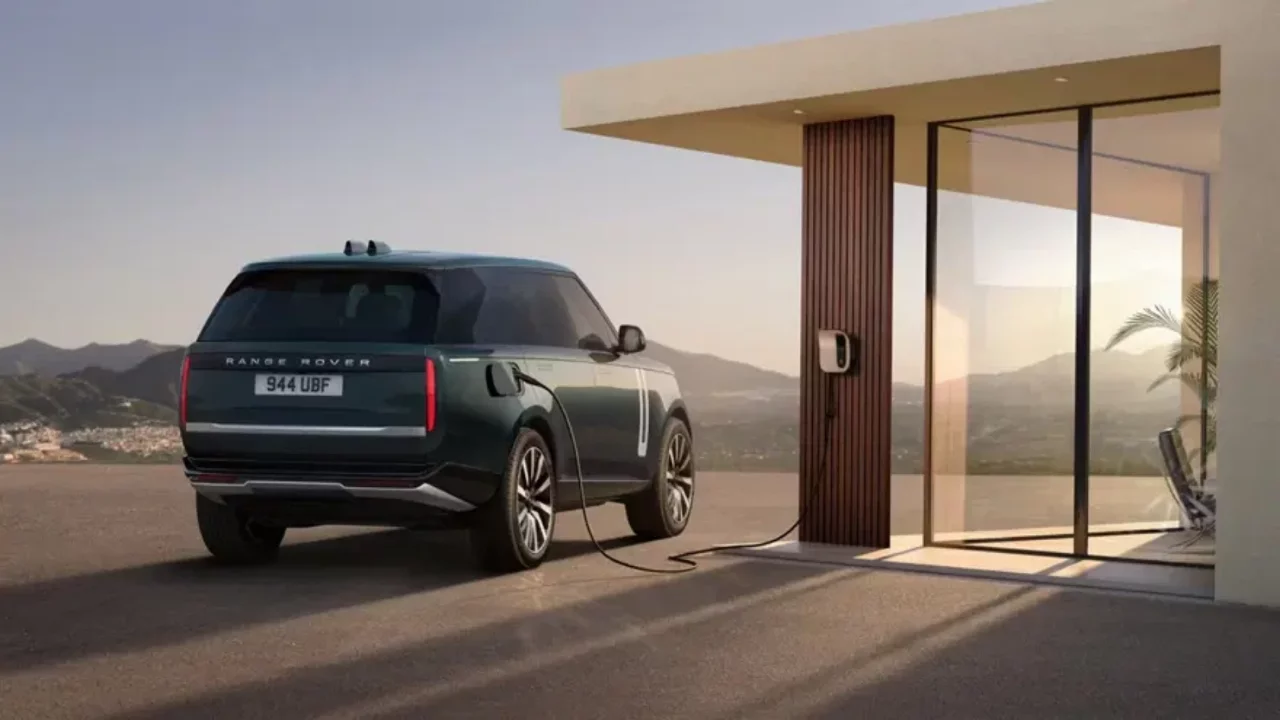 Range Rover'ın ilk elektrikli aracı tanıtıldı