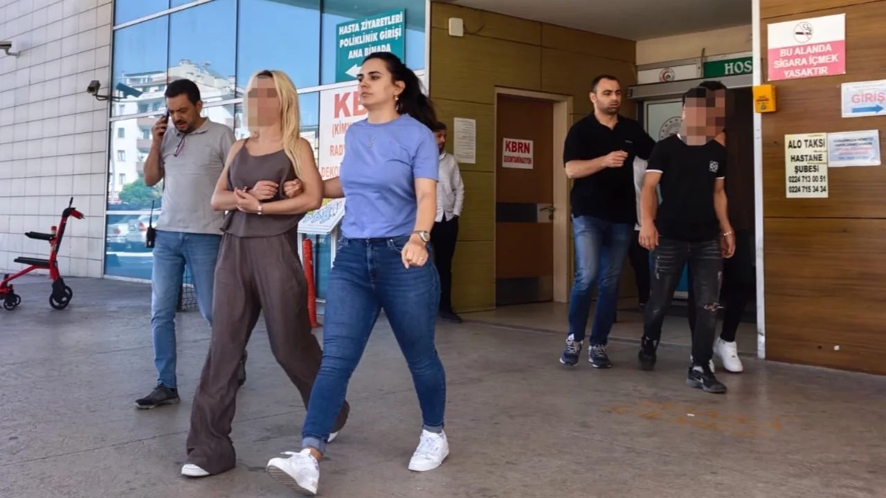 Bursa'da dolandırıcılık şebekesi çökertildi! Banka önünde kıskıvrak yakalandılar