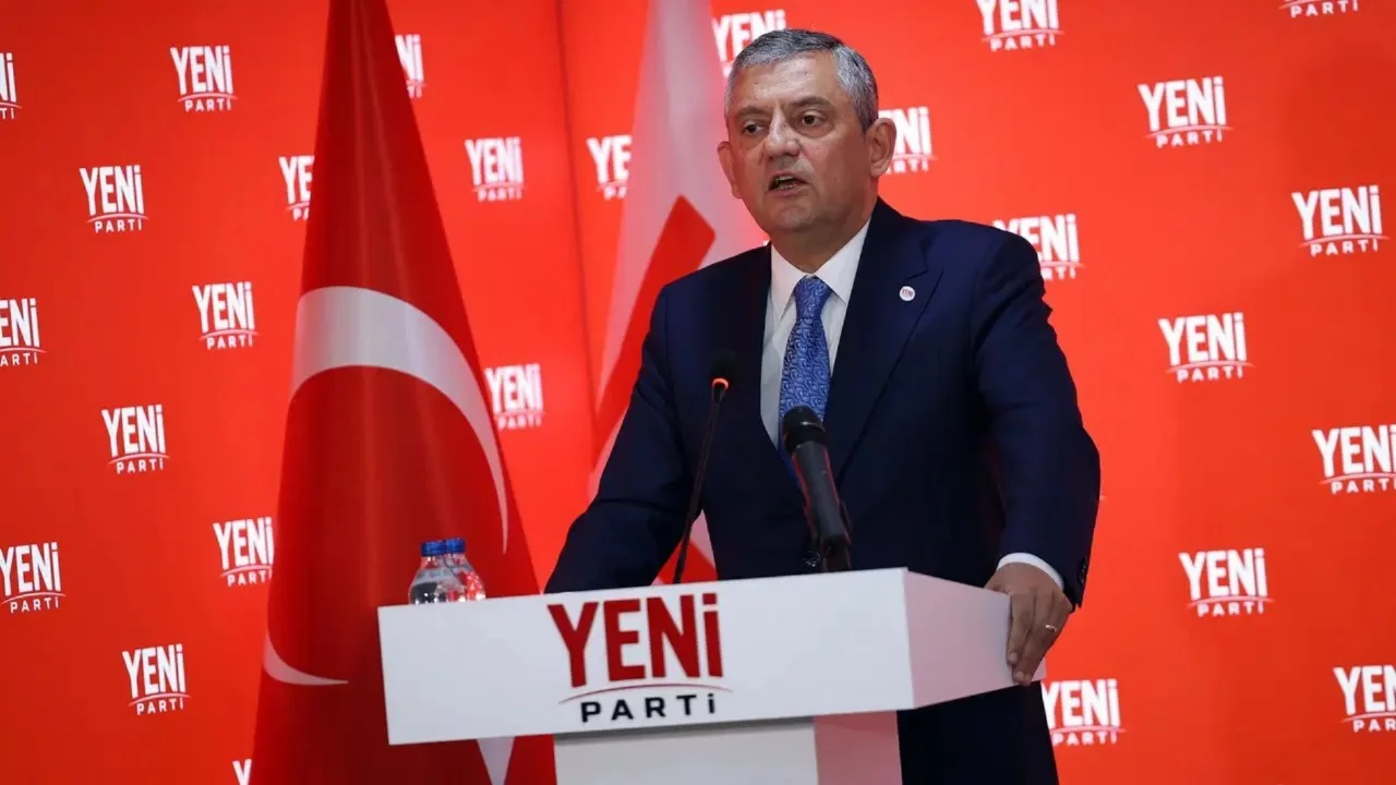 Özgür Özel'den yurttaşlara YENİ Parti'ye katılma çağrısı: 'Bu hikayeyi kimse dışarıdan seyretmesin'