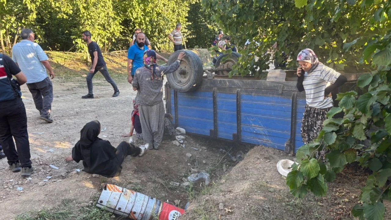 Sakarya'da fındık işçilerini taşıyan traktör devrildi: Çok sayıda yaralı
