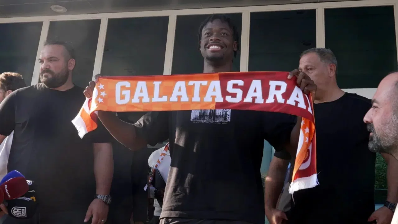 Galatasaray, El Chadaille Bitshiabu transferini resmen açıkladı!