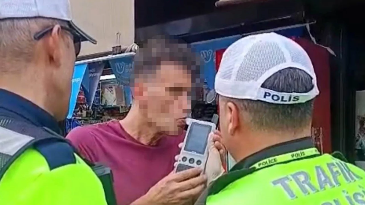 Tabela ve tentele çarpıp kaçmaya çalıştı, alkolmetreyi üflemek yerine içine çekti