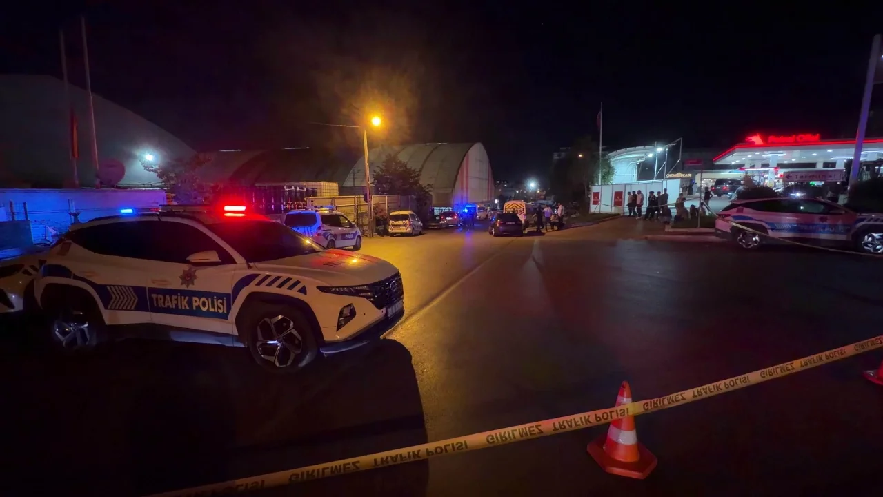 Sultanbeyli'de DEAŞ operasyonu: Polise ateş açan şüpheli etkisiz hale getirildi