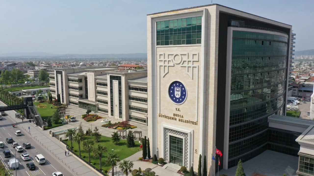 Bursa Büyükşehir'den reklam amaçlı kent mobilyaları için 10 yıllık kiralama ihalesi
