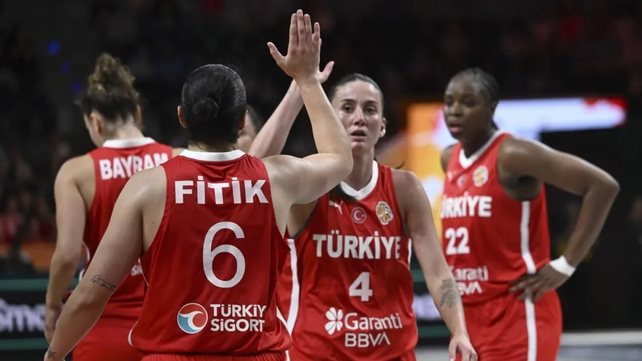 Potanın Perileri, Dünya Kupası'na mağlubiyetle başladı