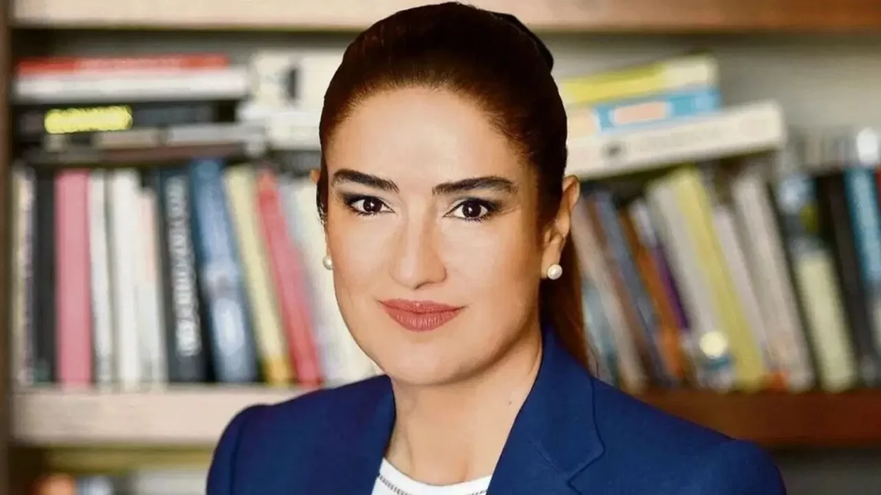 Ece Güner İBB Başkan Danışmanlığından istifa ettiğini  duyurdu